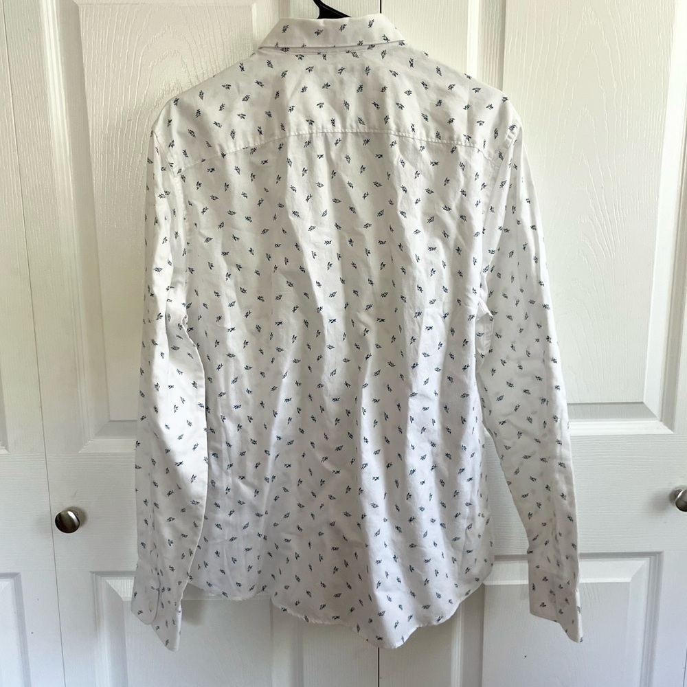 NWT Perry Ellis White Dress Shirt with Blue Pattern - Picture 5 of 5